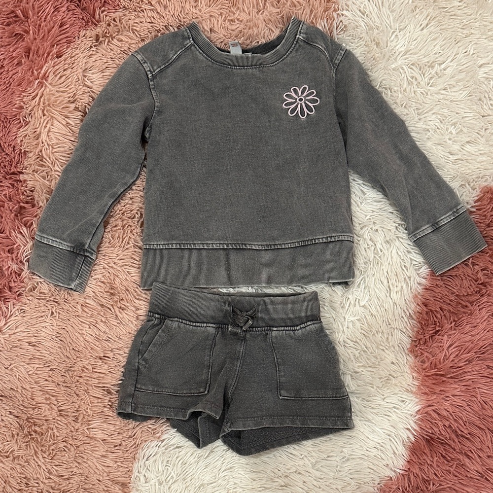 Cat & Jack Girls Pullover & Shorts Set with Pink Daisy